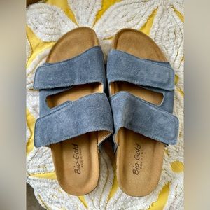 Bio-Gold NWOT made in Italy denim blue suede strap sandals.